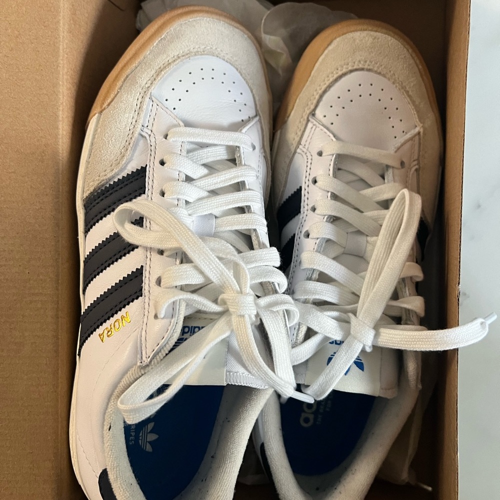 Adidas Nora: Cloud White/Collegiate Navy/Chalk White, size M 7.5/W 8.5 brand new